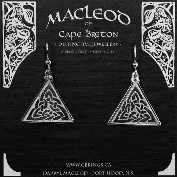 Celtic Triangle Bordered    E104B