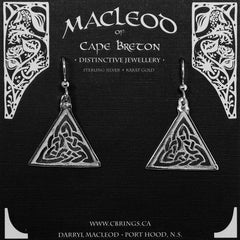 Celtic Triangle Bordered    E-104B